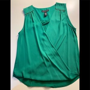 Women’s Sleeveless Shirt Medium